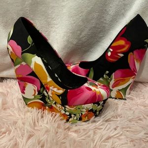 Floral wedges size 35